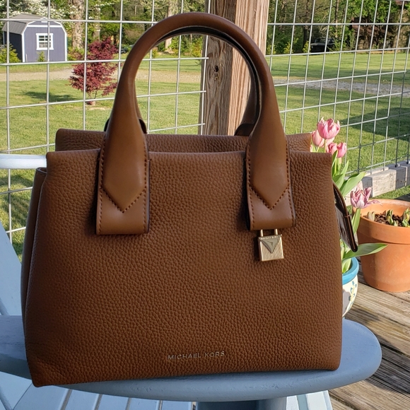 MICHAEL KORS ROLLINS SMALL SATCHEL ACORN LEATHER - Picture 9 of 10